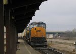 CSX 4708 brings a northbound intermodal train to a stop for a crew change